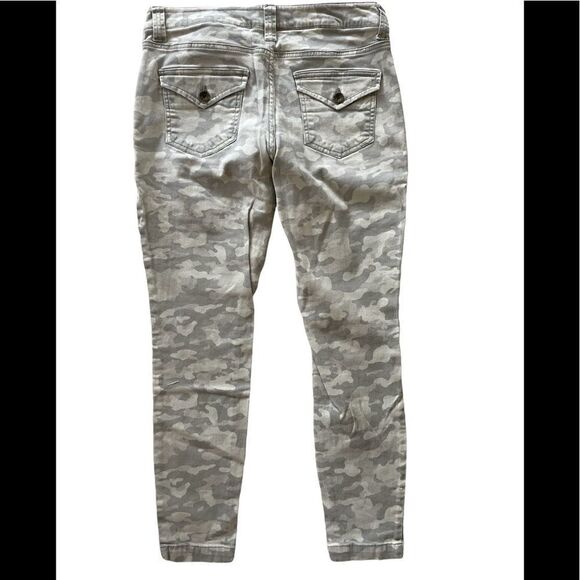 Khakis by GAP gray/ green camo cargo pants, size 6 R - Picture 2 of 6